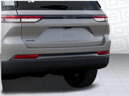 New 2026 Jeep Grand Cherokee Altitude image 9