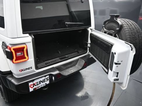 Used 2025 Jeep Wrangler Unlimited Sahara AWD/4WD image 29