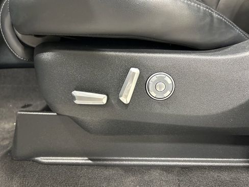 Certified 2025 Lincoln Navigator Reserve w/ Jet Appearance Package image 11