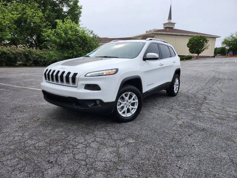 Used 2016 Jeep Cherokee Latitude AWD/4WD image 4