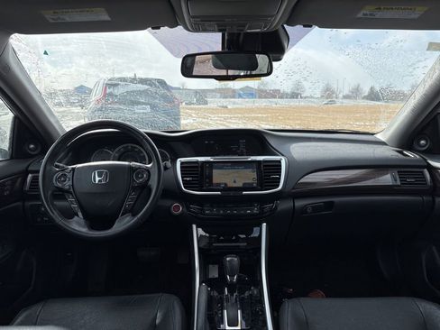 Used 2016 Honda Accord Touring image 19