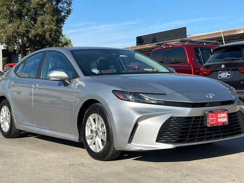 Used 2025 Toyota Camry LE image 10