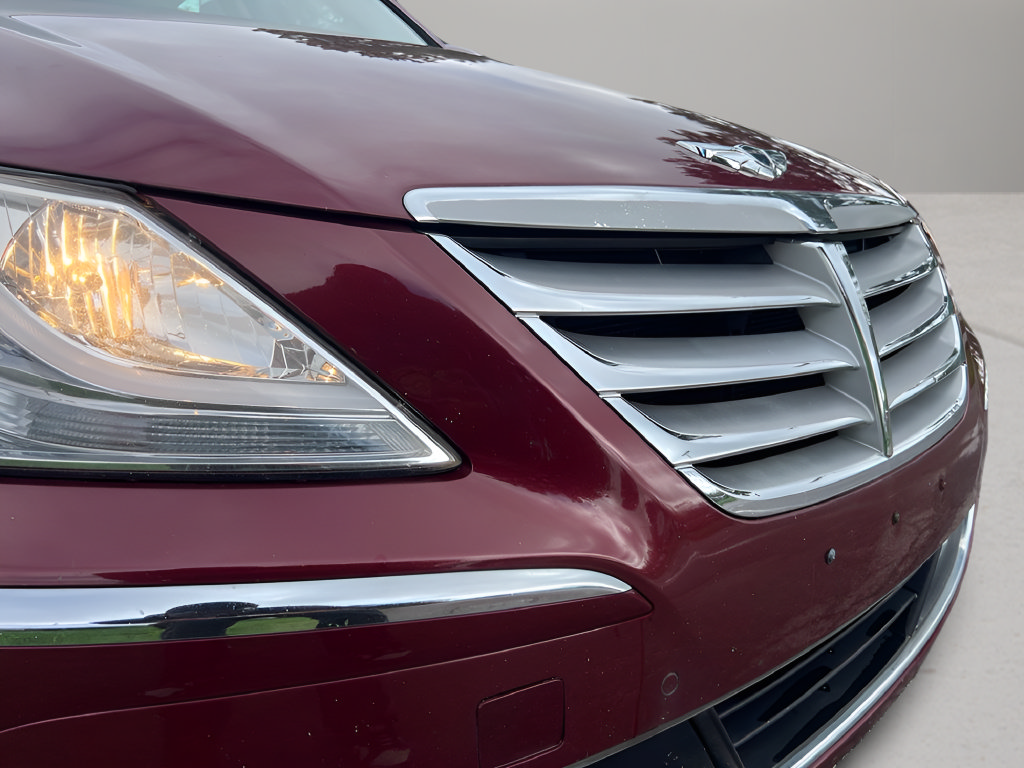 Used 2013 Hyundai Genesis 3.8 w/ Premium Pkg RWD image 9