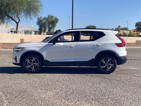 New 2026 Volvo XC40 B4 Core image 10