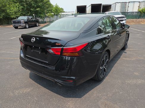 Used 2024 Nissan Altima 2.5 SR FWD image 3