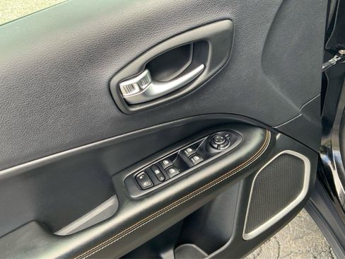 Used 2020 Jeep Compass Latitude w/ Cold Weather Group AWD/4WD image 21