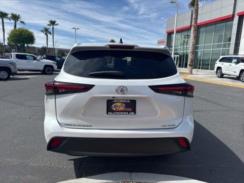Certified 2024 Toyota Highlander LE AWD/4WD image 6