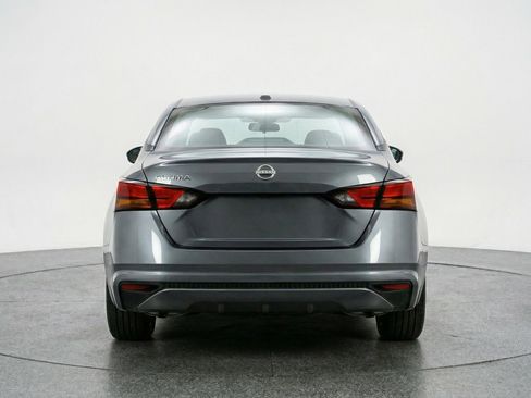 Used 2025 Nissan Altima 2.5 SV FWD image 7