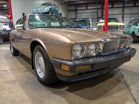Used 1988 Jaguar XJ Vanden Plas RWD image 12