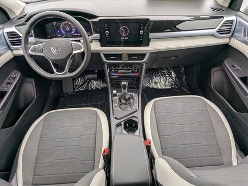 New 2025 Volkswagen Taos SE image 16