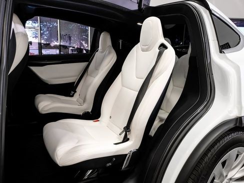 Used 2020 Tesla Model X Long Range image 43