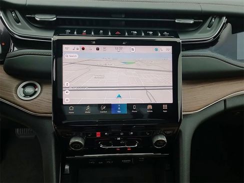 Used 2022 Jeep Grand Cherokee L Summit w/ Advanced Protech Group IV image 17