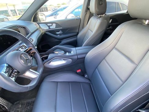 Used 2025 Mercedes-Benz GLS 450 4MATIC image 6