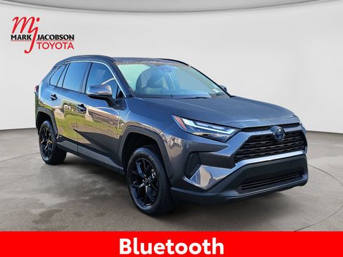 Used 2022 Toyota RAV4 XLE AWD/4WD image 5