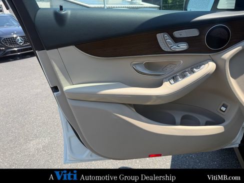 Used 2021 Mercedes-Benz GLC 300 4MATIC image 16