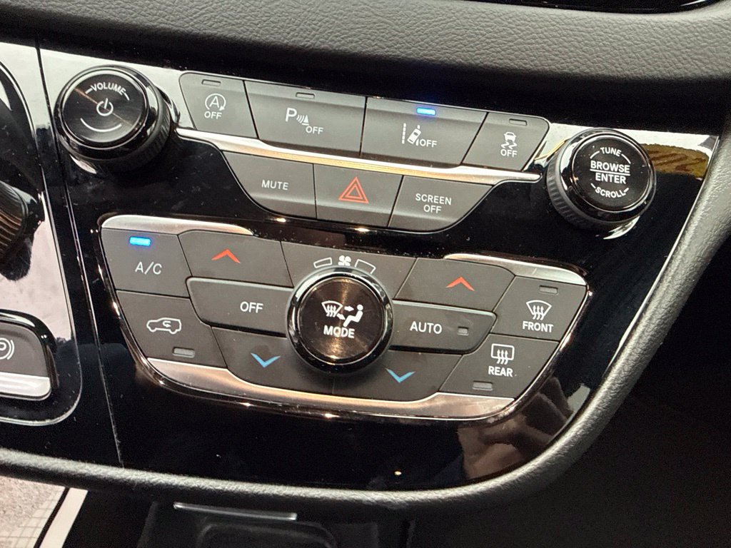 Used 2026 Chrysler Pacifica Select FWD image 32
