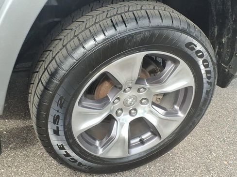 Used 2020 RAM 1500 Laramie AWD/4WD image 15