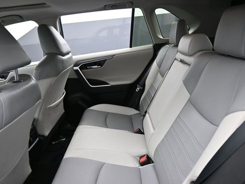 Used 2021 Toyota RAV4 Limited image 12