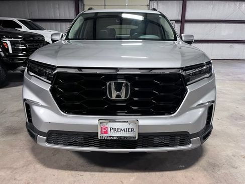 Used 2023 Honda Pilot Touring image 9