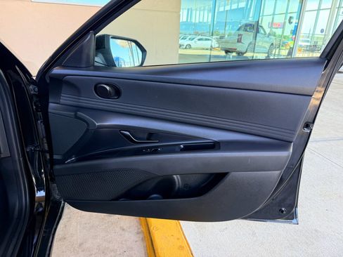 Used 2025 Hyundai Elantra Sport FWD image 11