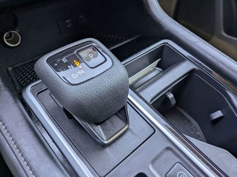 Used 2022 Nissan Pathfinder SV image 19