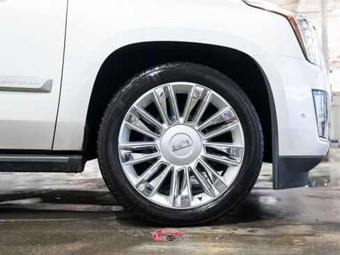 Used 2018 Cadillac Escalade ESV Platinum AWD/4WD image 9