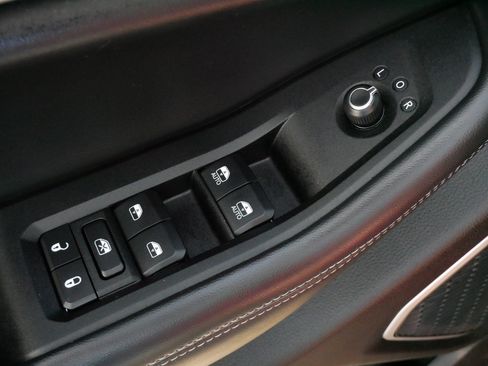 Used 2022 Jeep Grand Cherokee Limited w/ Luxury Tech Group II AWD/4WD image 19