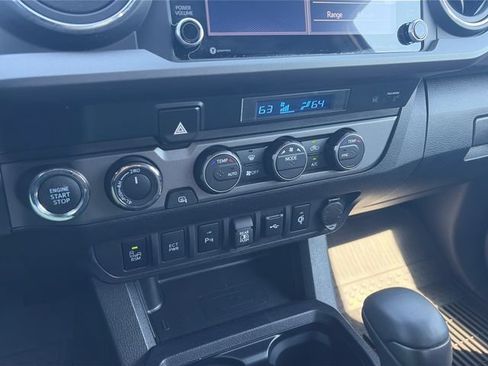 Used 2022 Toyota Tacoma TRD Off-Road w/ Technology Package AWD/4WD image 18