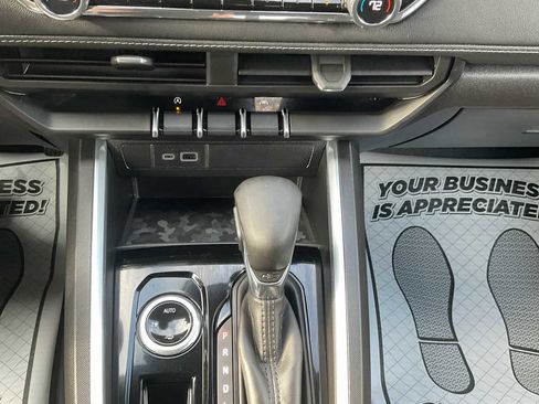 Used 2025 Chevrolet Colorado LT image 29