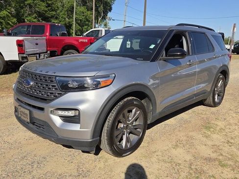 Used 2022 Ford Explorer XLT w/ Equipment Group 202A RWD image 4