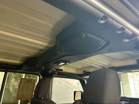 Used 2018 Jeep Wrangler Unlimited Sport S AWD/4WD image 27
