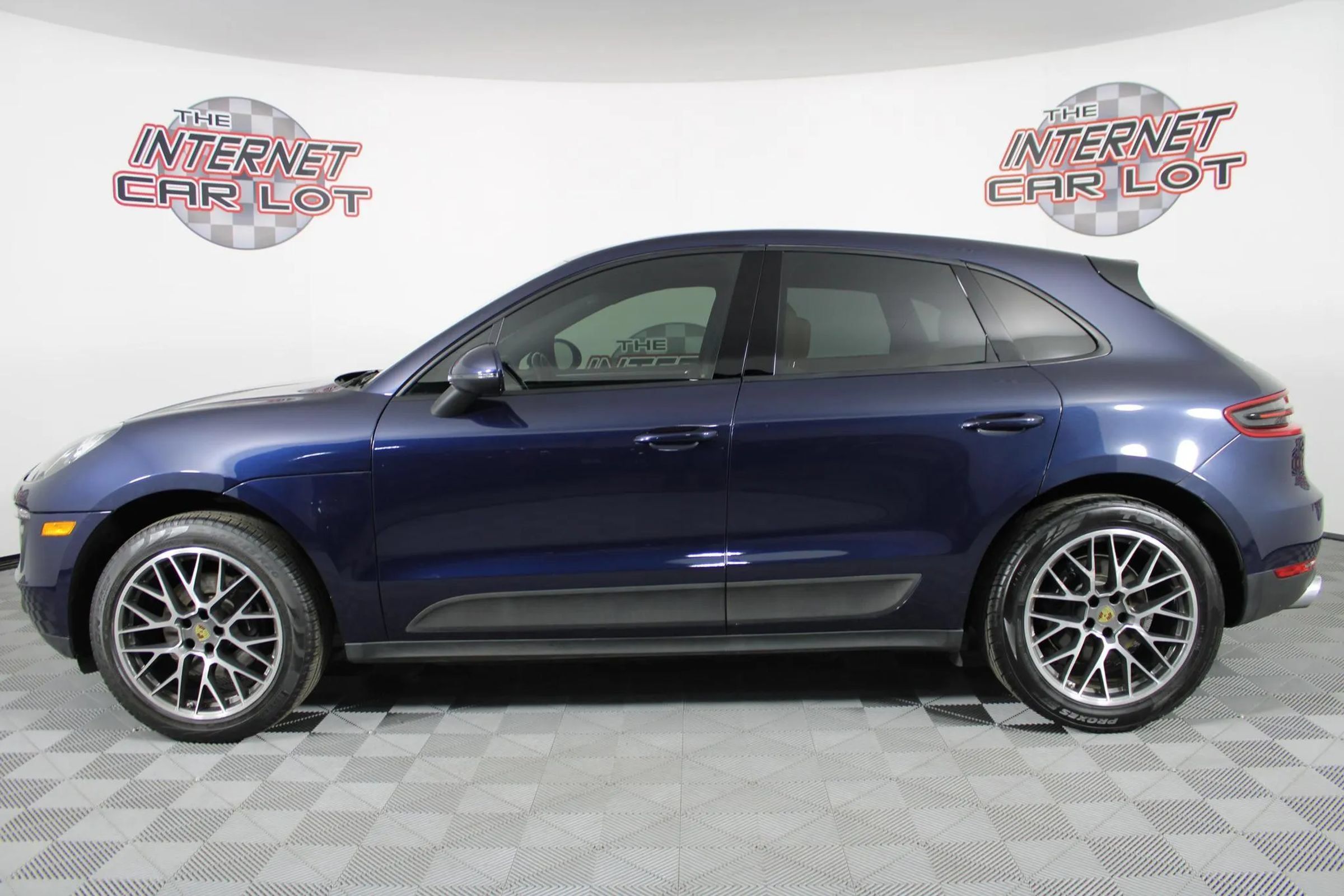 Used 2018 Porsche Macan Sport Edition AWD/4WD image 4