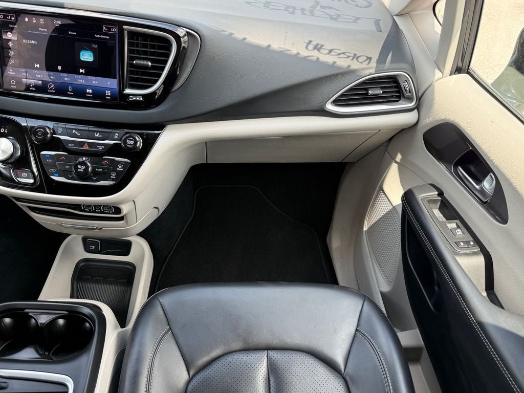 Used 2024 Chrysler Pacifica Touring-L FWD image 15