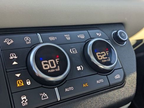 Certified 2021 Land Rover Defender 110 SE image 28