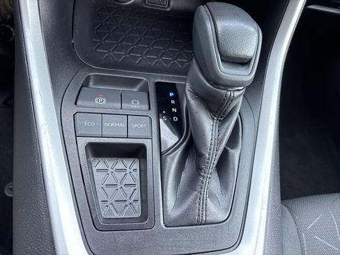 Used 2024 Toyota RAV4 XLE image 33