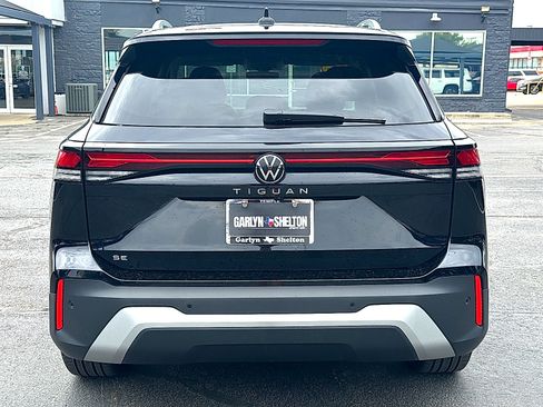 Used 2026 Volkswagen Tiguan SE FWD image 6