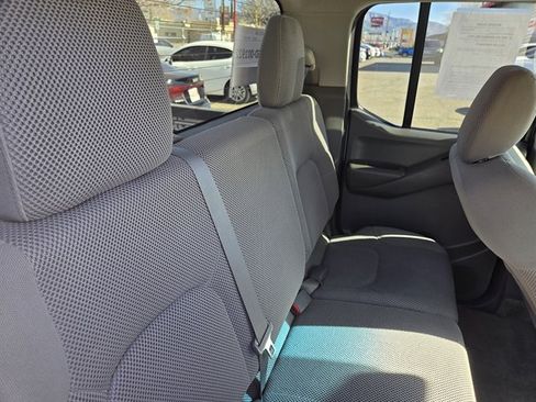 Used 2012 Nissan Frontier SV w/ SV Premium Utility Pkg image 9