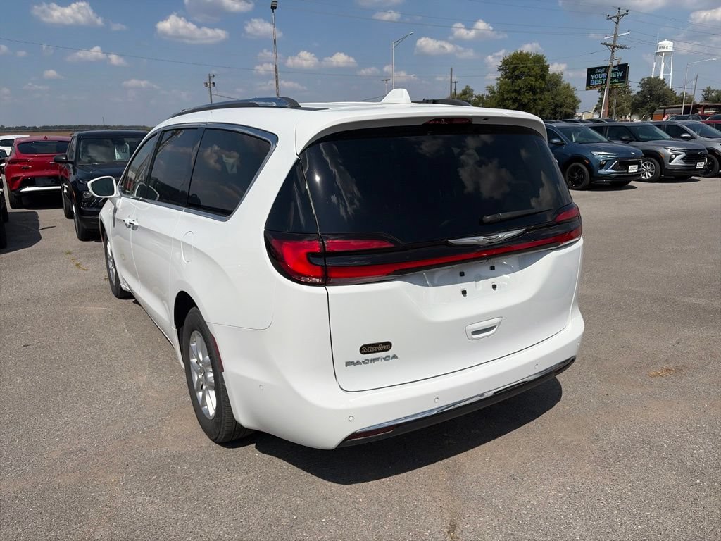 Used 2021 Chrysler Pacifica Touring-L w/ Uconnect Theater Family Group FWD image 4