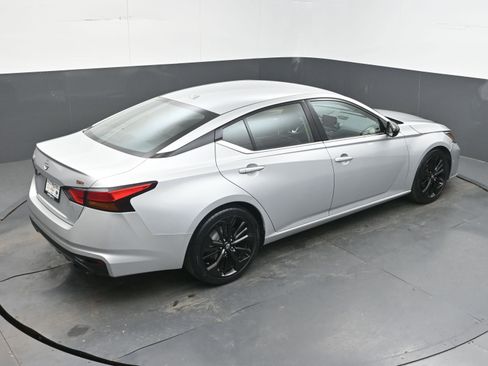 Used 2024 Nissan Altima 2.5 SR FWD image 35