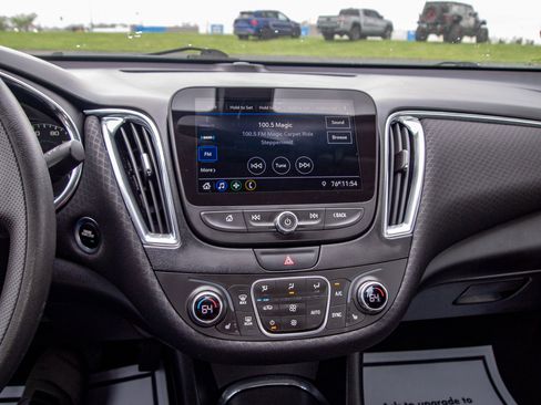 Used 2019 Chevrolet Malibu LT FWD image 16