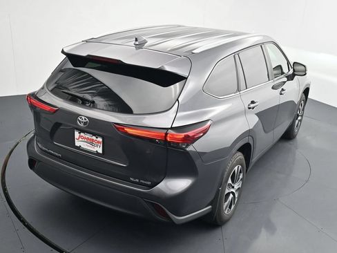 Used 2023 Toyota Highlander XLE AWD/4WD image 31