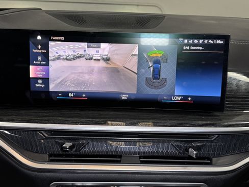 Used 2023 BMW X7 xDrive40i w/ M Sport Package image 32