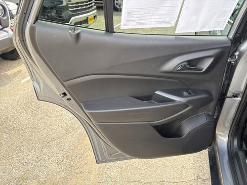 Used 2025 Chevrolet Trax ACTIV FWD image 19