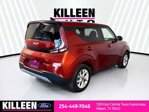 Used 2025 Kia Soul LX w/ LX Technology Package FWD image 8