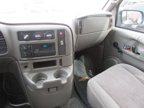 Used 2004 Chevrolet Astro RWD image 14