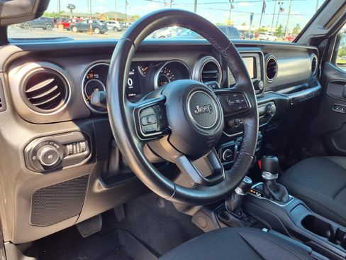 Used 2020 Jeep Wrangler Sport AWD/4WD image 4