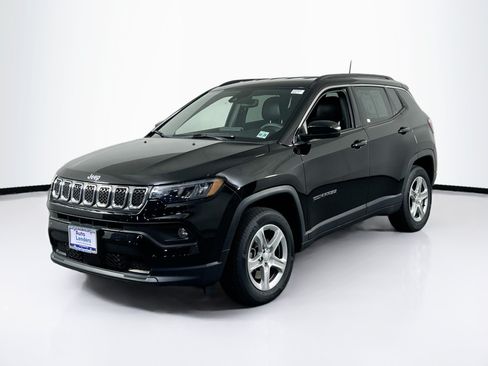 Used 2023 Jeep Compass Latitude AWD/4WD image 1