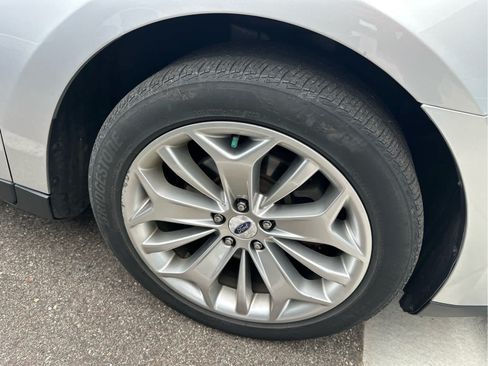 Used 2019 Ford Taurus Limited FWD image 4