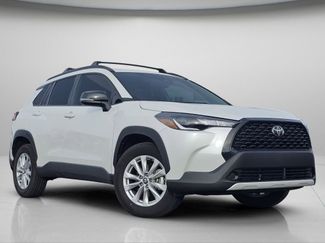 Used 2025 Toyota Corolla Cross LE video 2