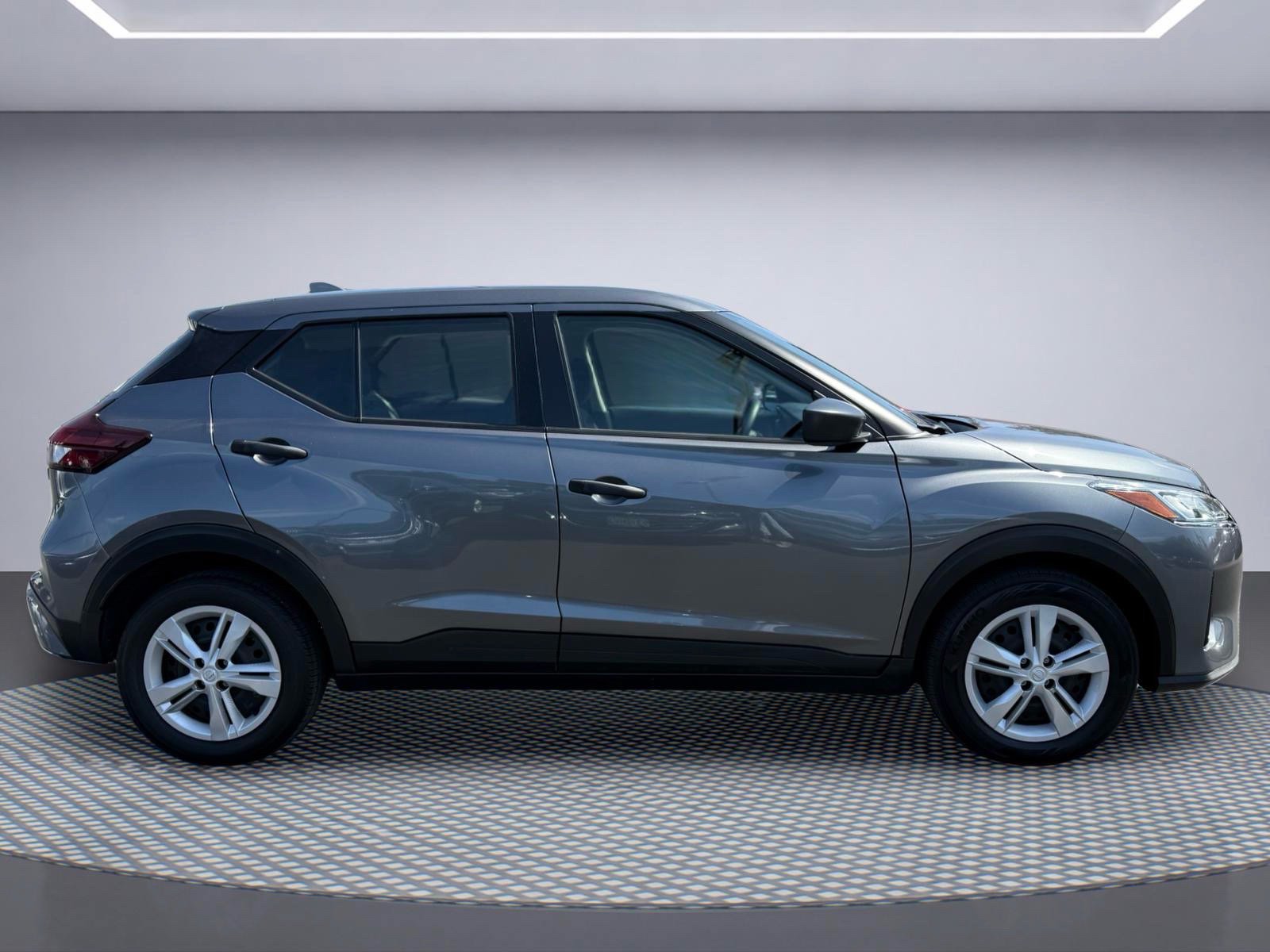 Used 2023 Nissan Kicks S FWD image 9